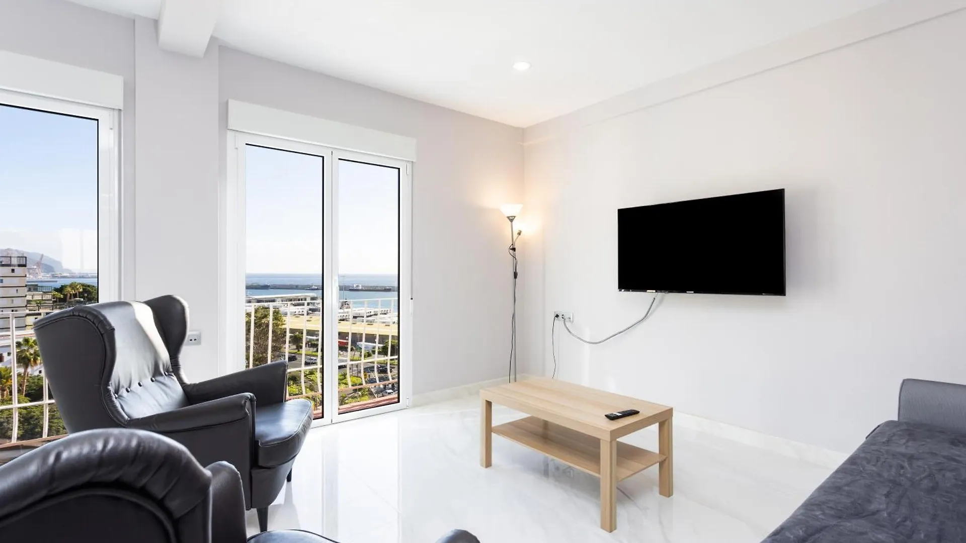 Home2Book Spacious Apt Harbour Views, Santa Cruz