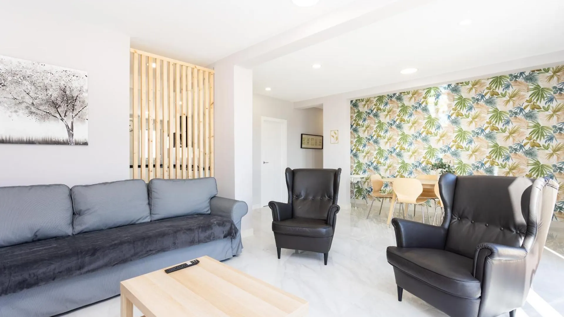 Home2Book Spacious Apt Harbour Views, Santa Cruz contacts